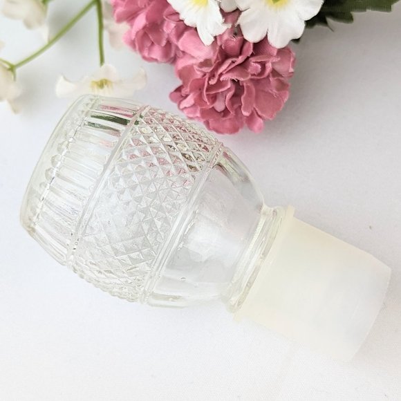 Vintage Clear Glass 1975 Whiskey Liquor Decanter with Stopper 70s Water Decanter - Picture 4 of 9